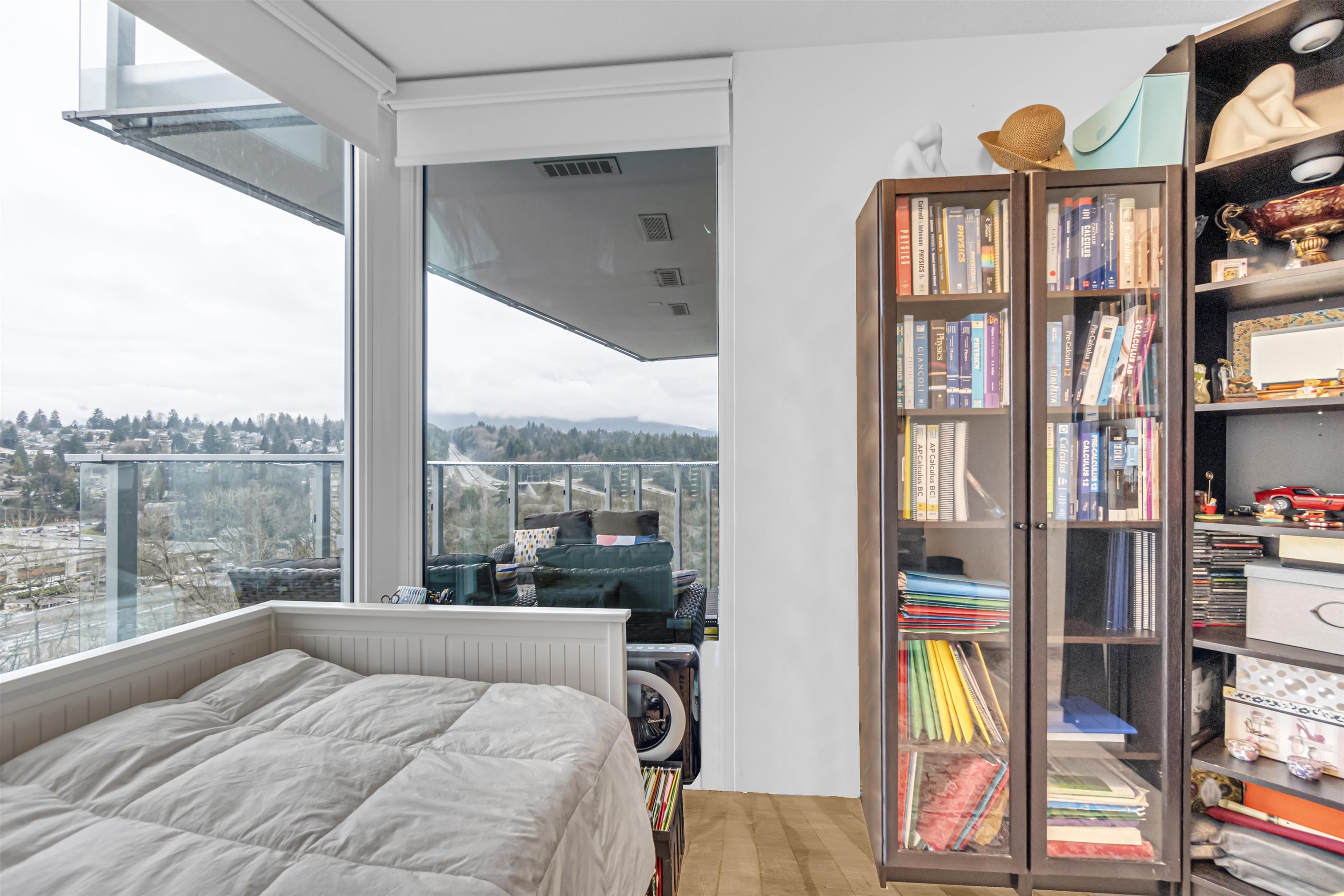 Listing image of 1607 1401 HUNTER STREET