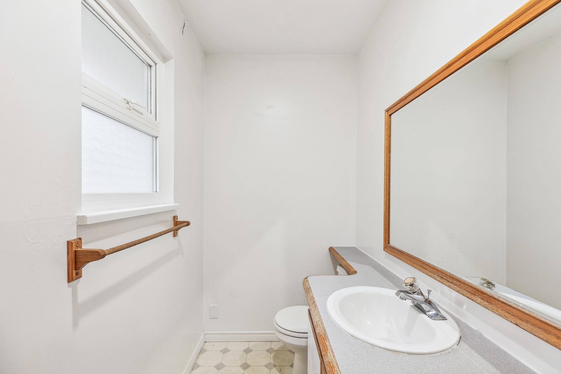 Listing image of 1468 ROSS ROAD