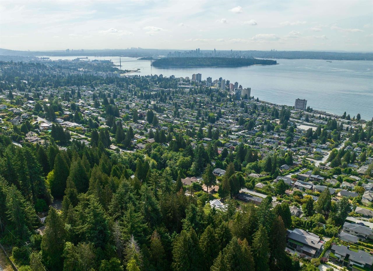 Listing image of 2517 ROSEBERY AVENUE