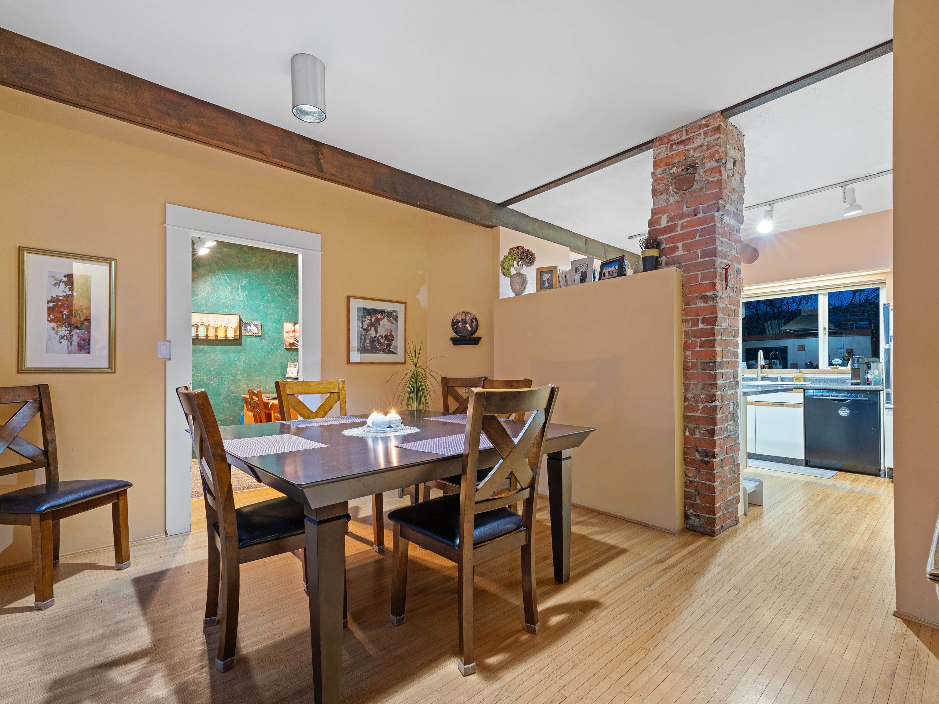 Listing image of 194 E OSBORNE ROAD