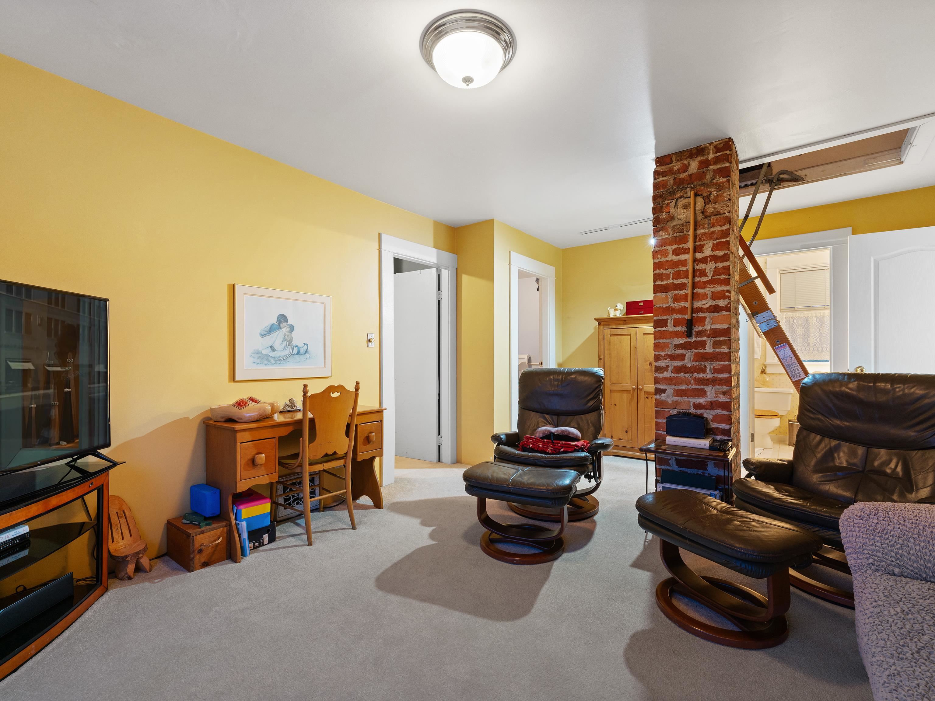 Listing image of 194 E OSBORNE ROAD