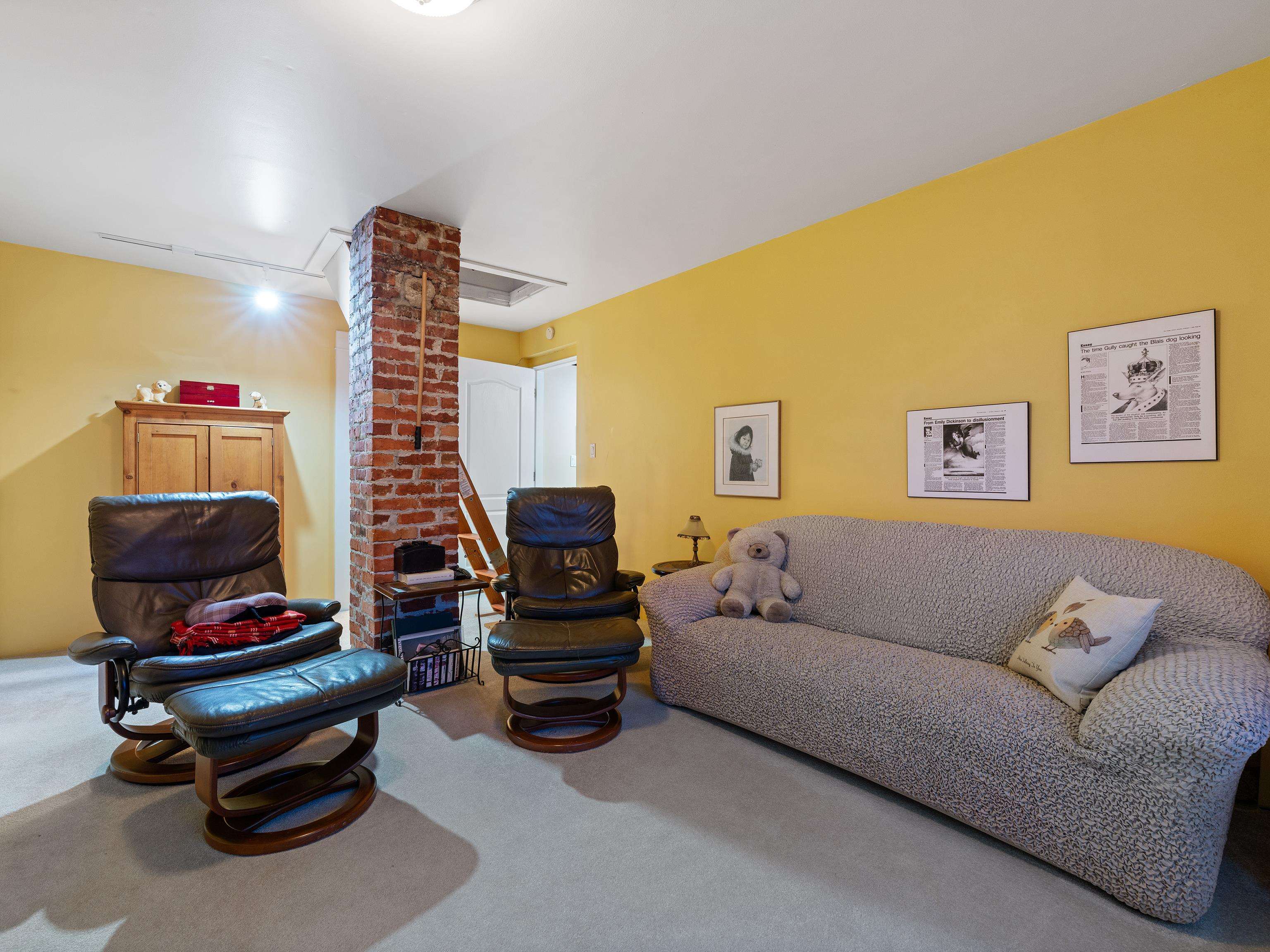 Listing image of 194 E OSBORNE ROAD