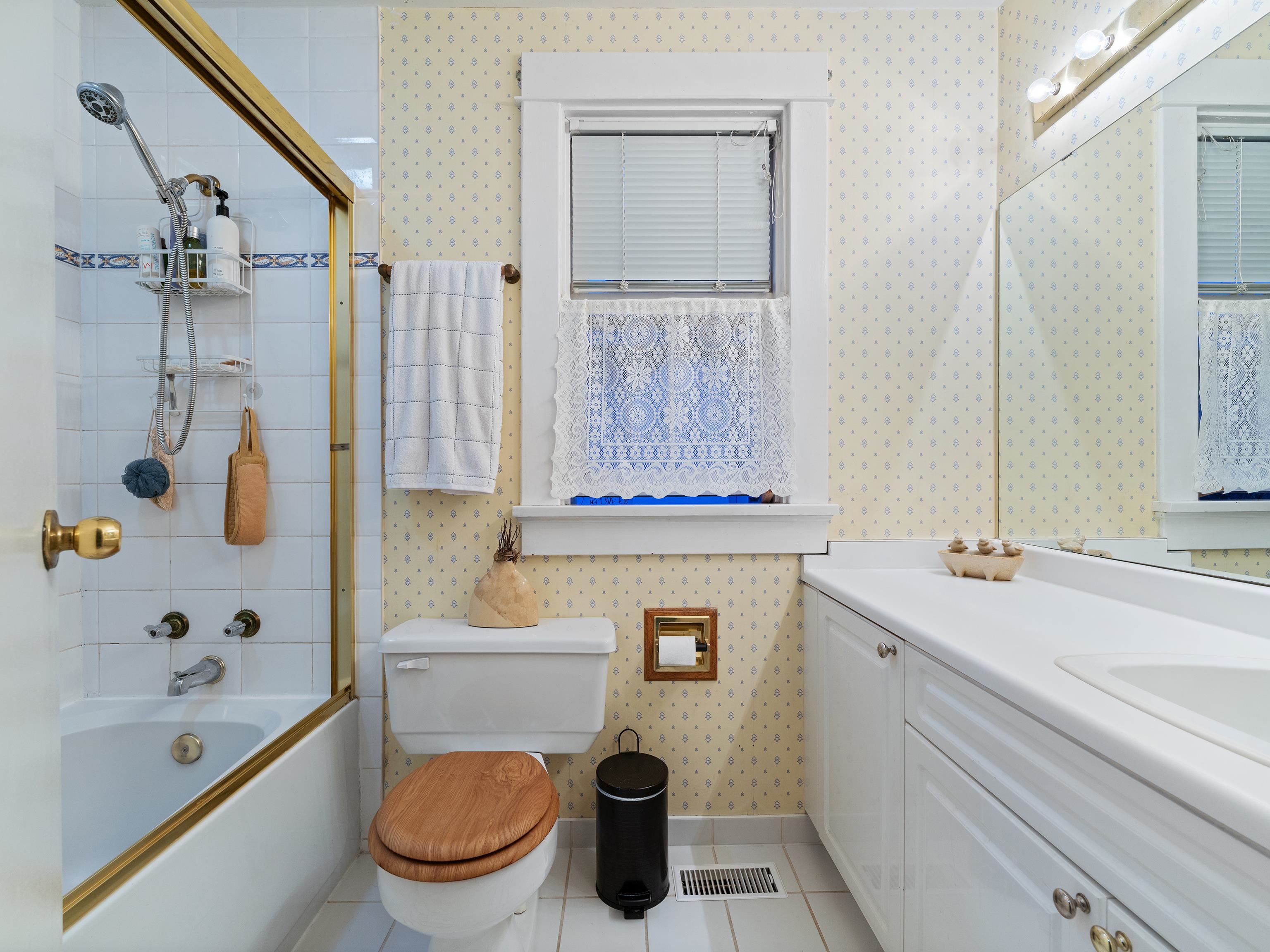 Listing image of 194 E OSBORNE ROAD