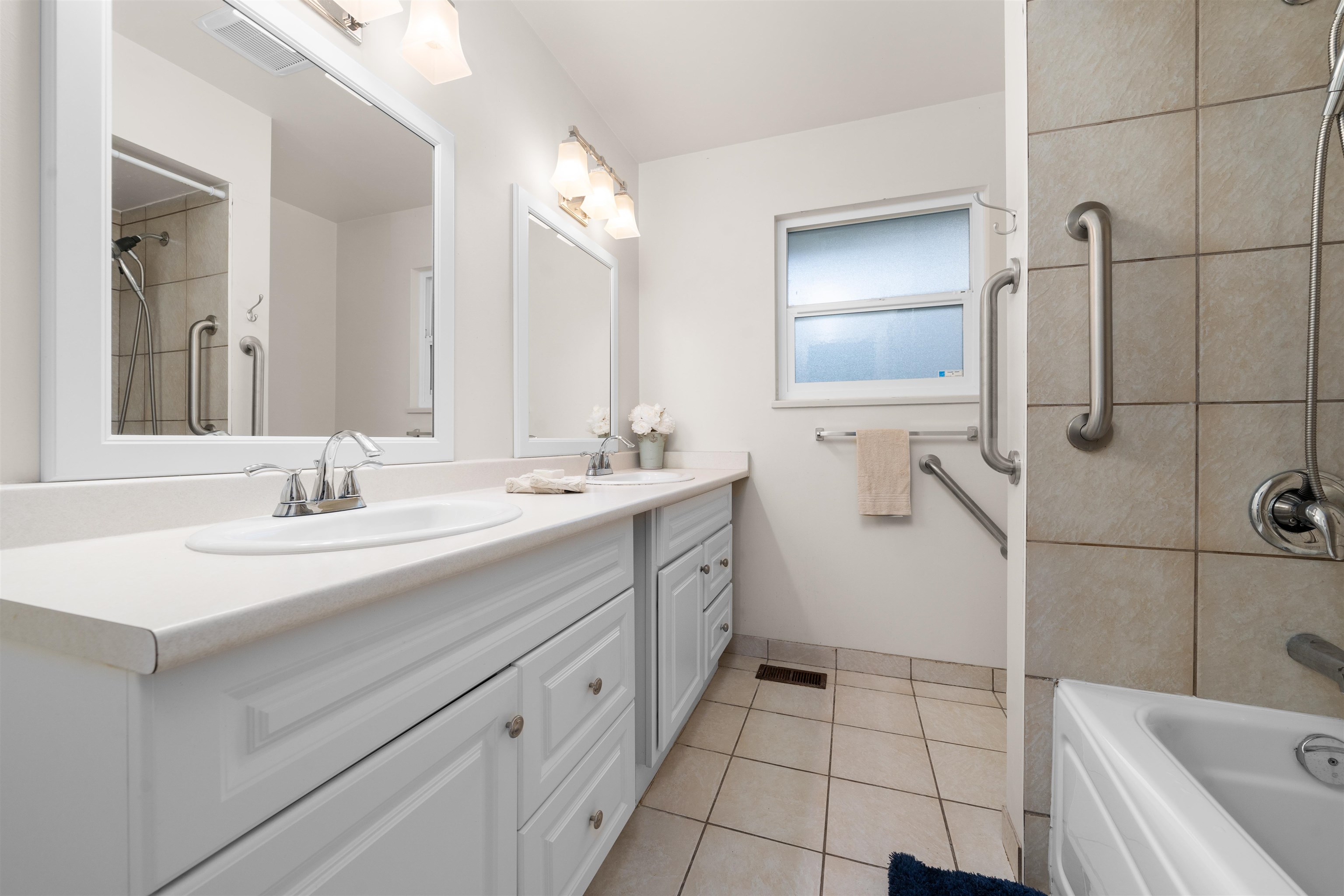 Listing image of 783 VINEDALE ROAD