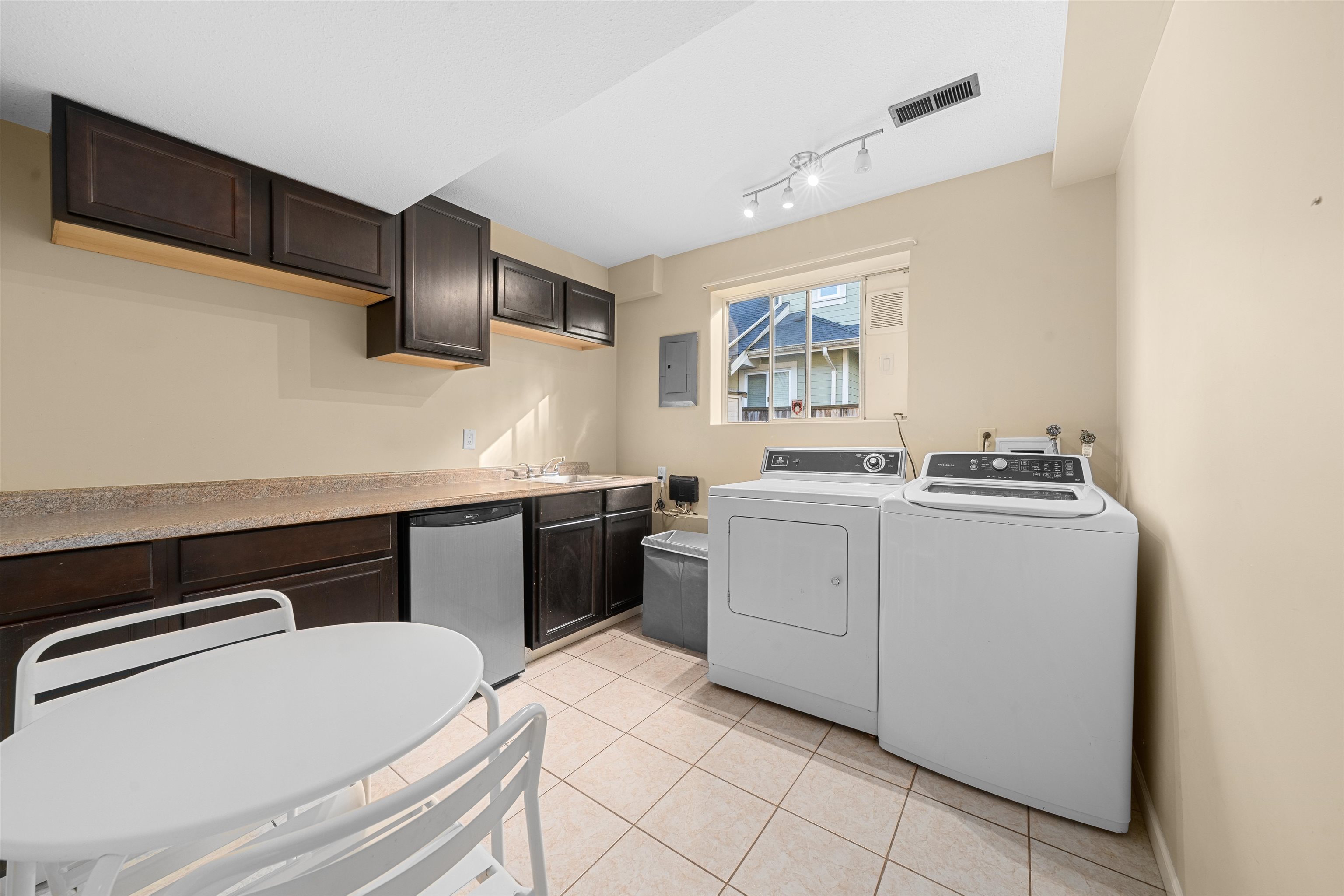Listing image of 783 VINEDALE ROAD