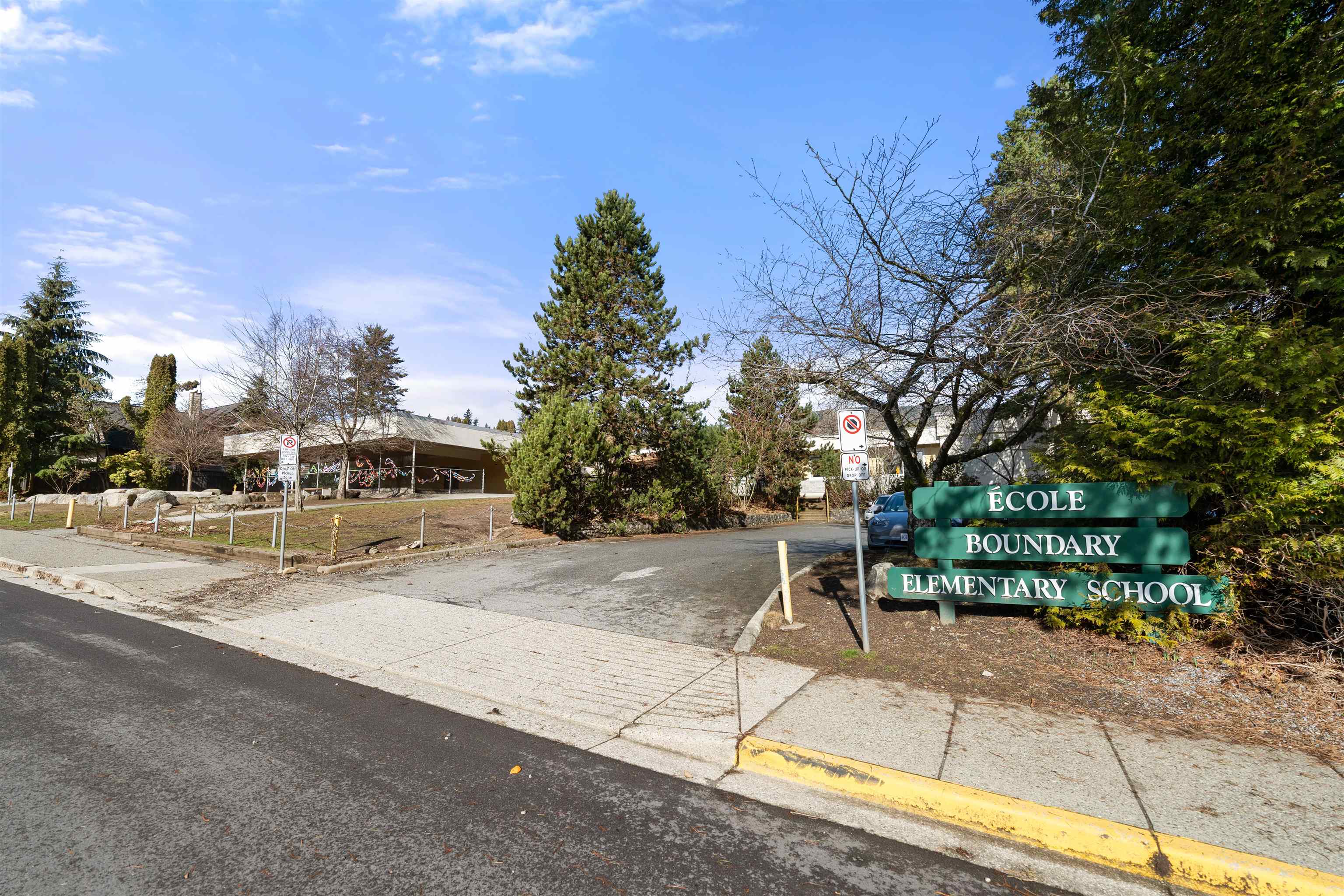 Listing image of 783 VINEDALE ROAD