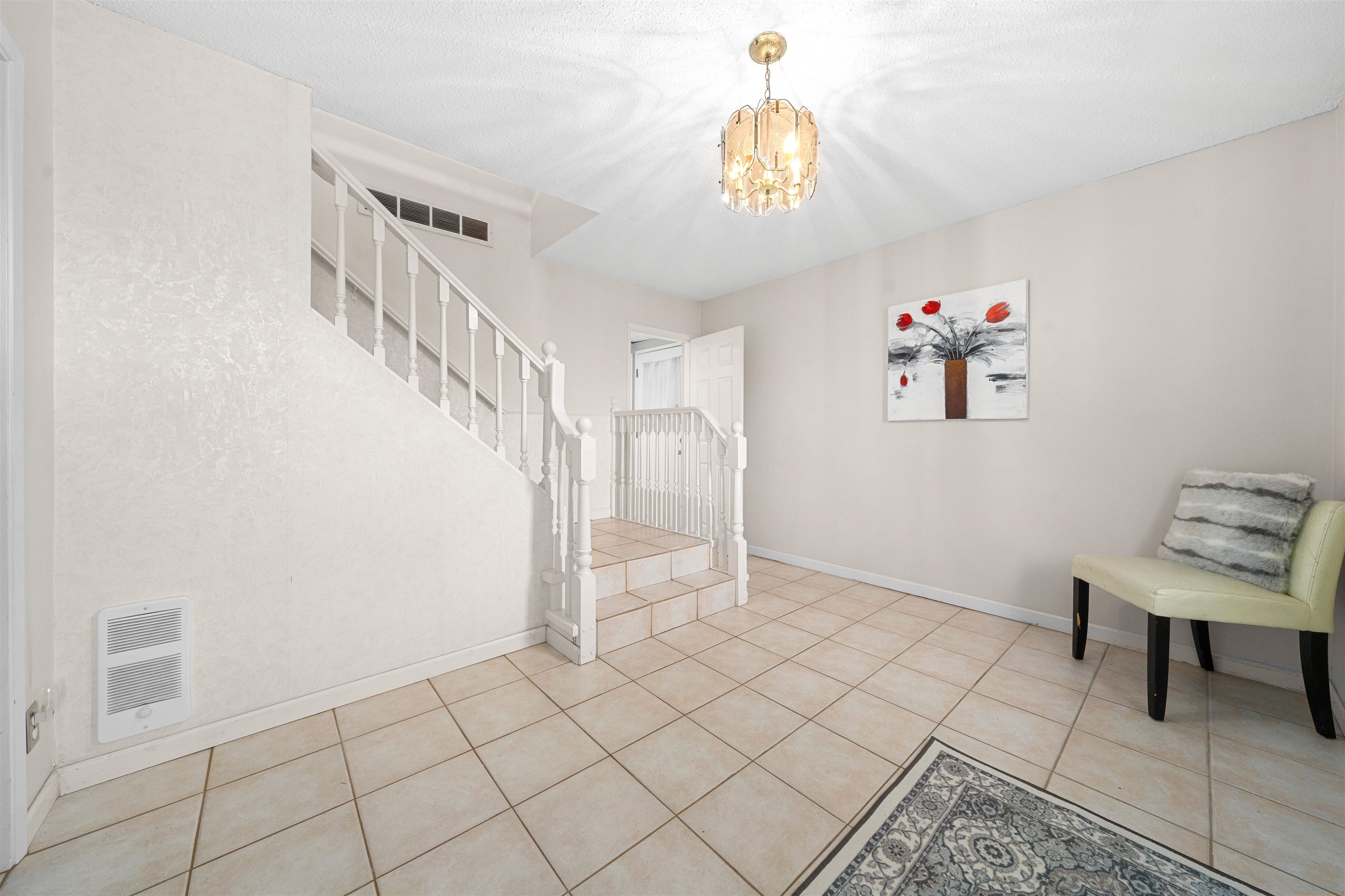 Listing image of 783 VINEDALE ROAD