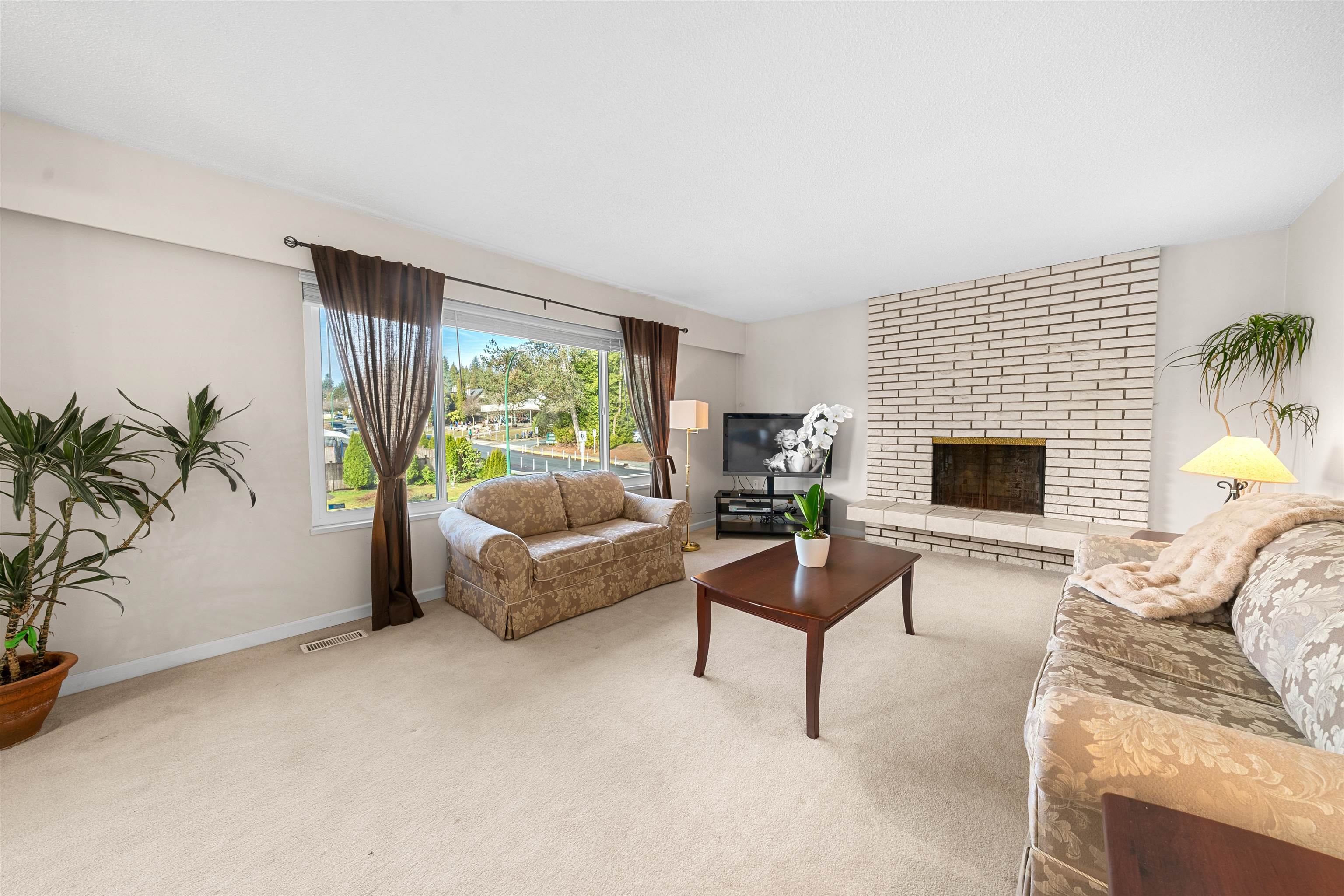 Listing image of 783 VINEDALE ROAD