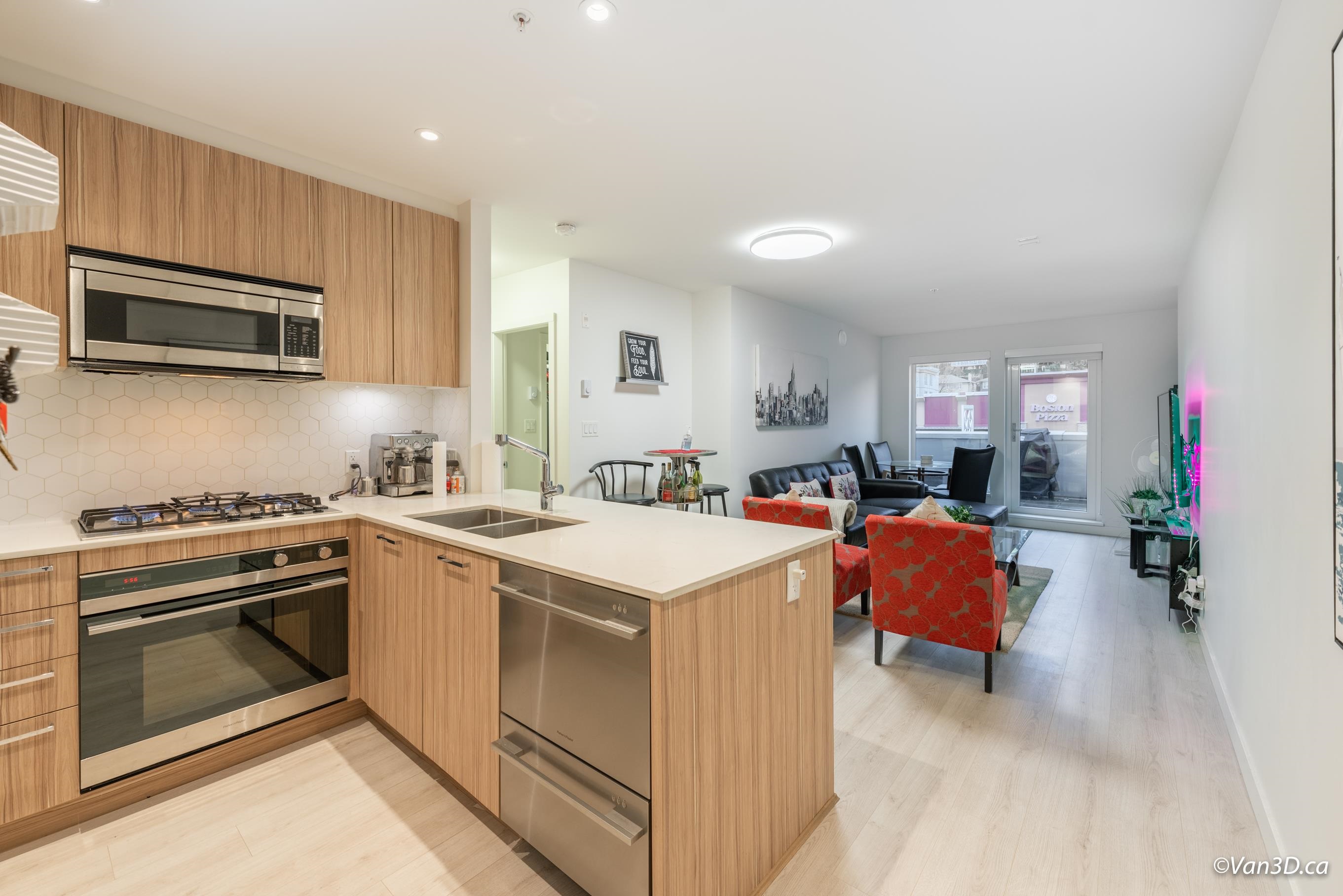 Listing image of 208 1061 MARINE DRIVE