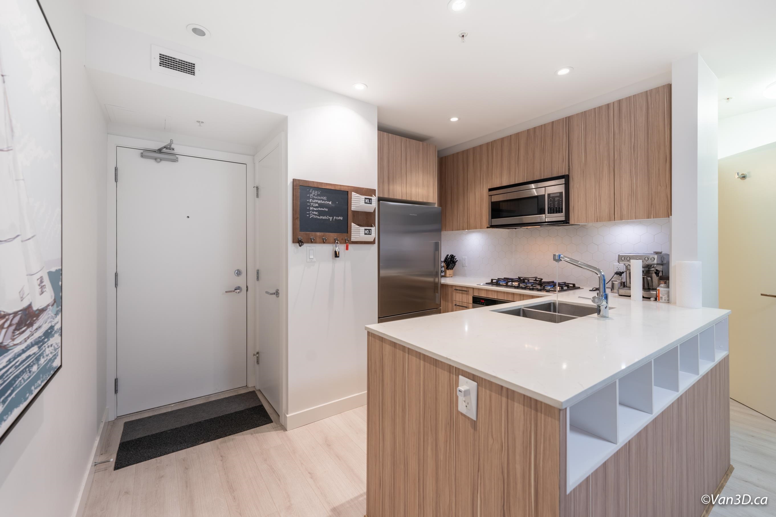 Listing image of 208 1061 MARINE DRIVE