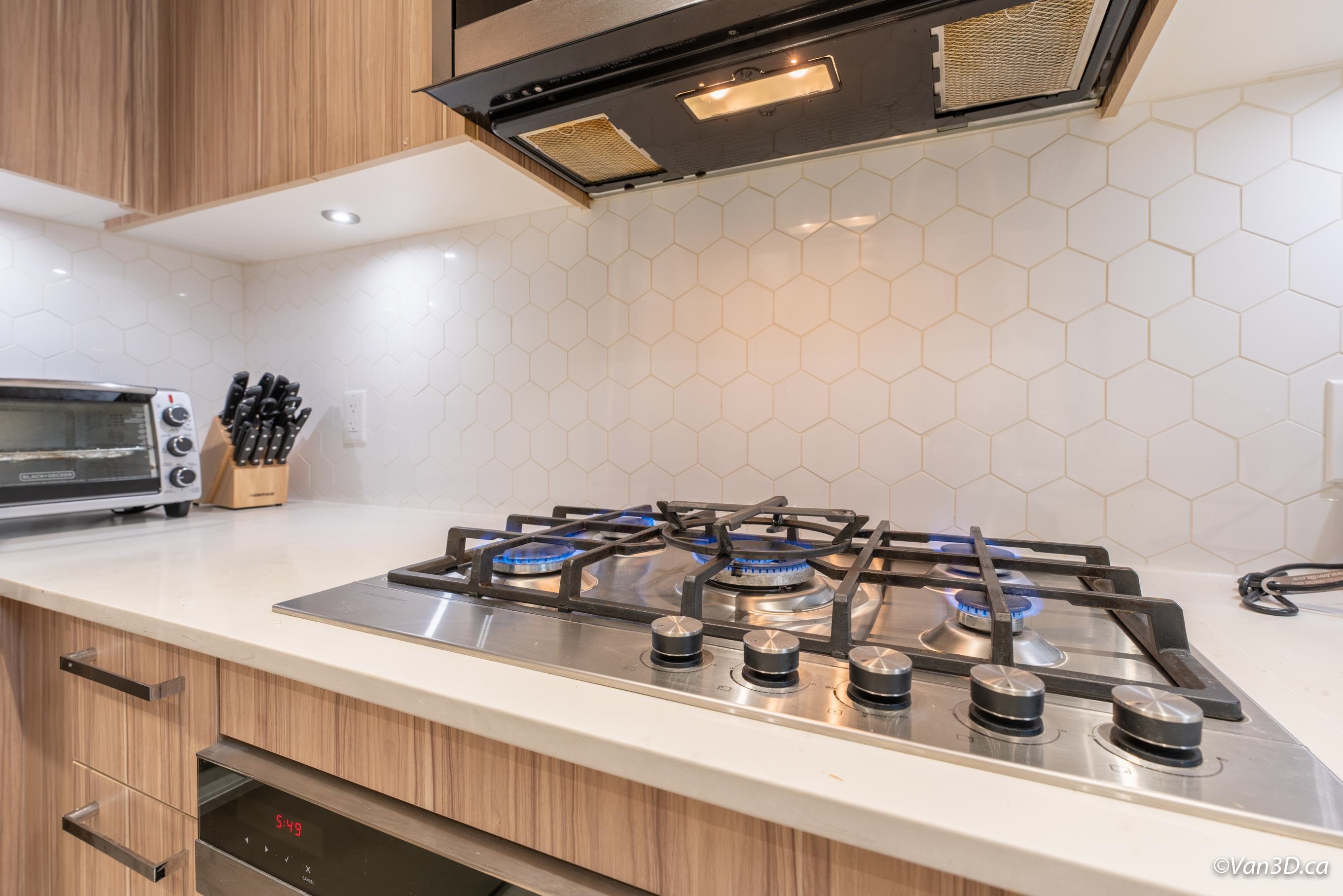 Listing image of 208 1061 MARINE DRIVE