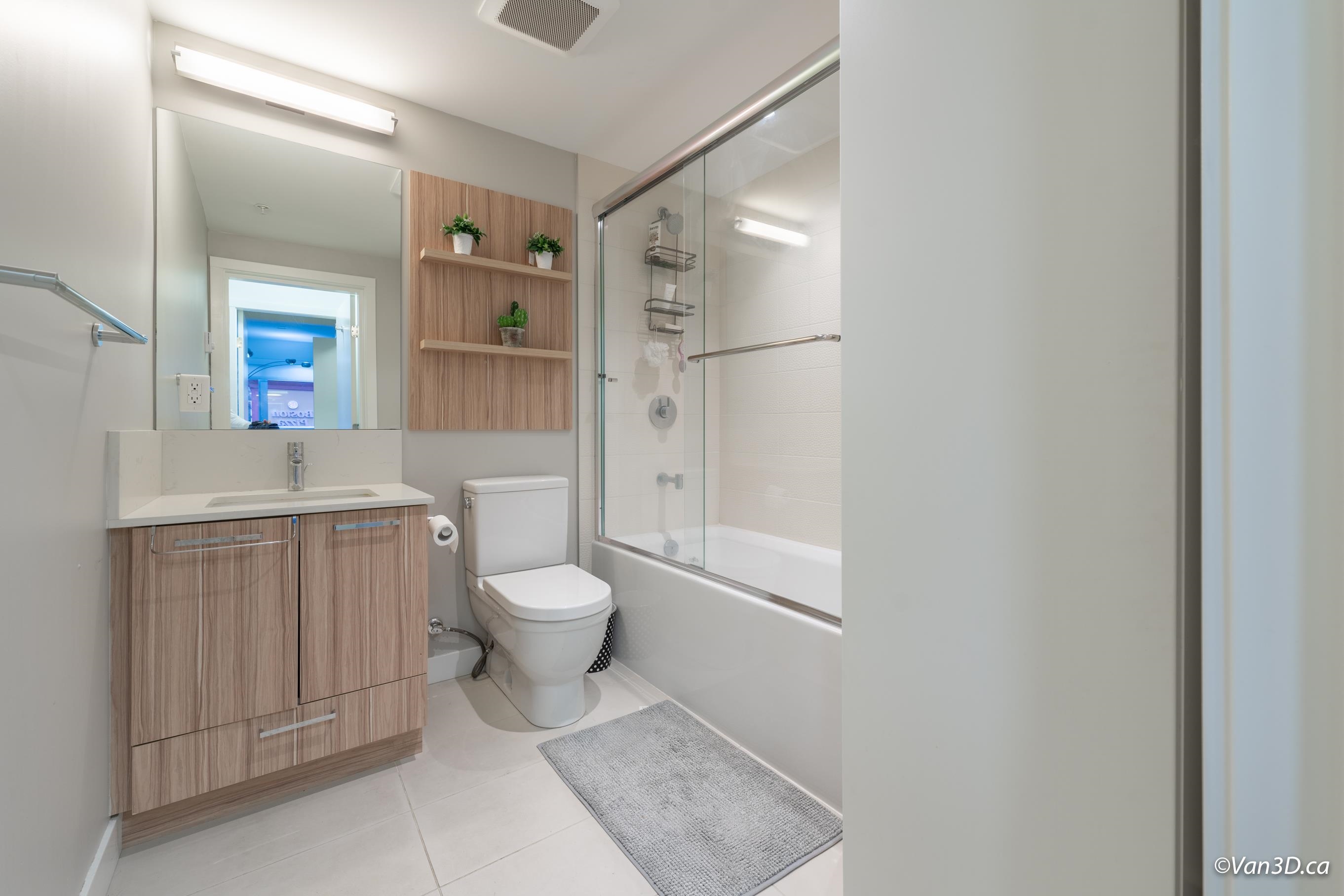 Listing image of 208 1061 MARINE DRIVE
