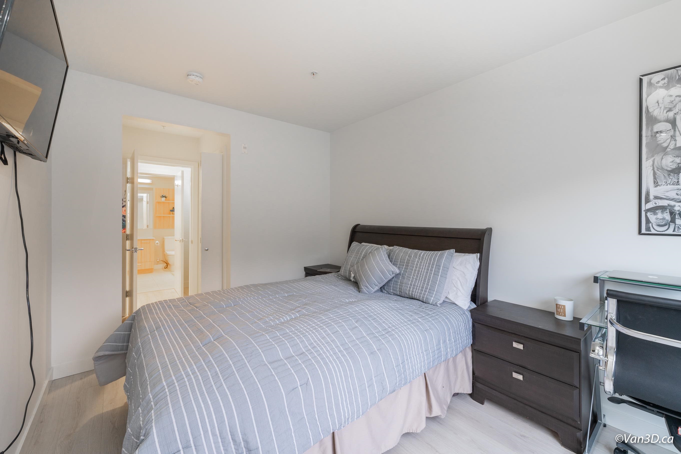 Listing image of 208 1061 MARINE DRIVE