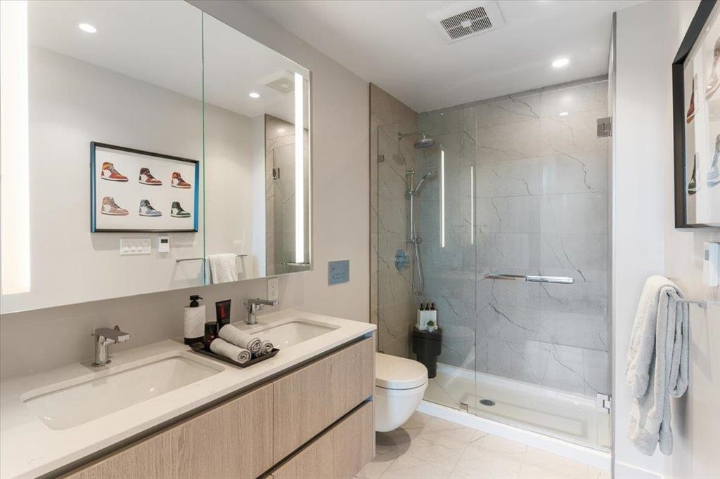 Listing image of 2803 1500 FERN STREET