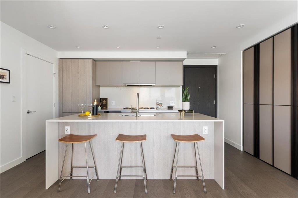 Listing image of 2803 1500 FERN STREET