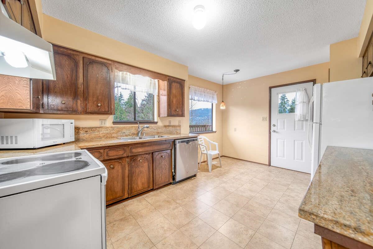 Listing image of 692 ALPINE COURT