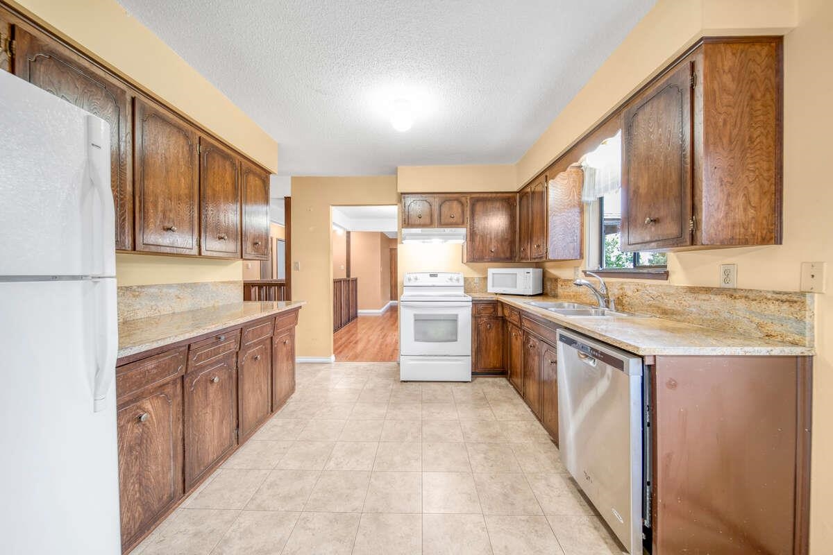 Listing image of 692 ALPINE COURT