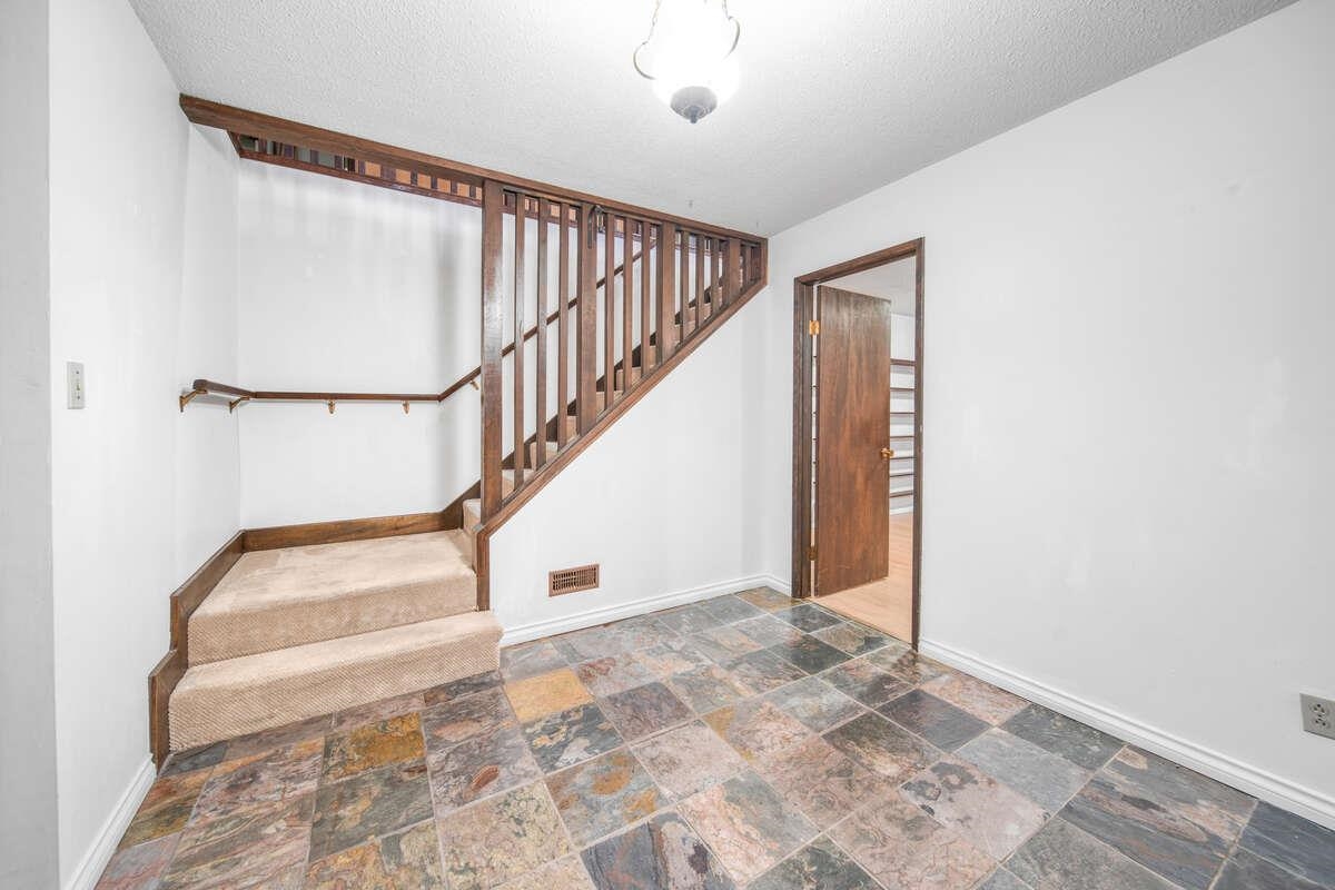 Listing image of 692 ALPINE COURT