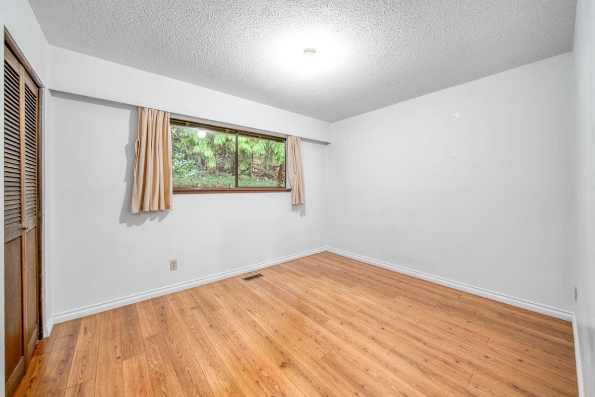 Listing image of 692 ALPINE COURT