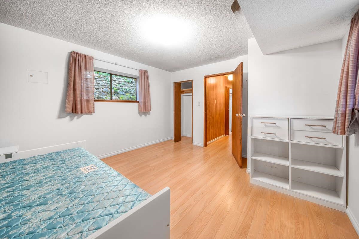 Listing image of 692 ALPINE COURT