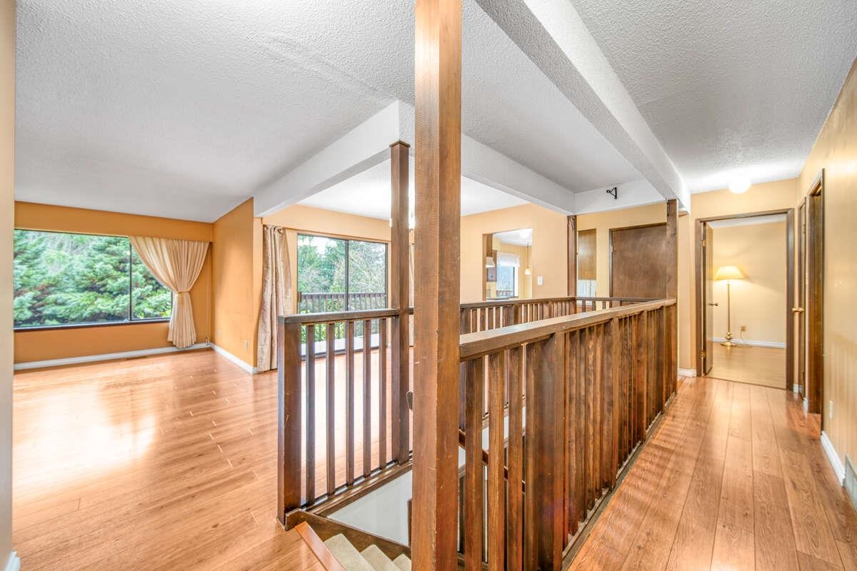 Listing image of 692 ALPINE COURT