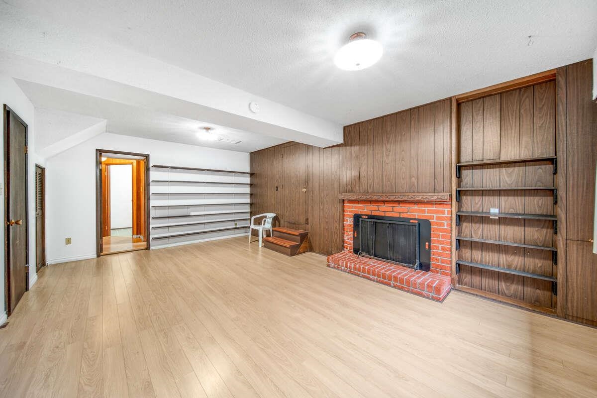 Listing image of 692 ALPINE COURT