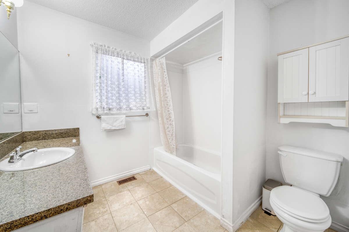 Listing image of 692 ALPINE COURT