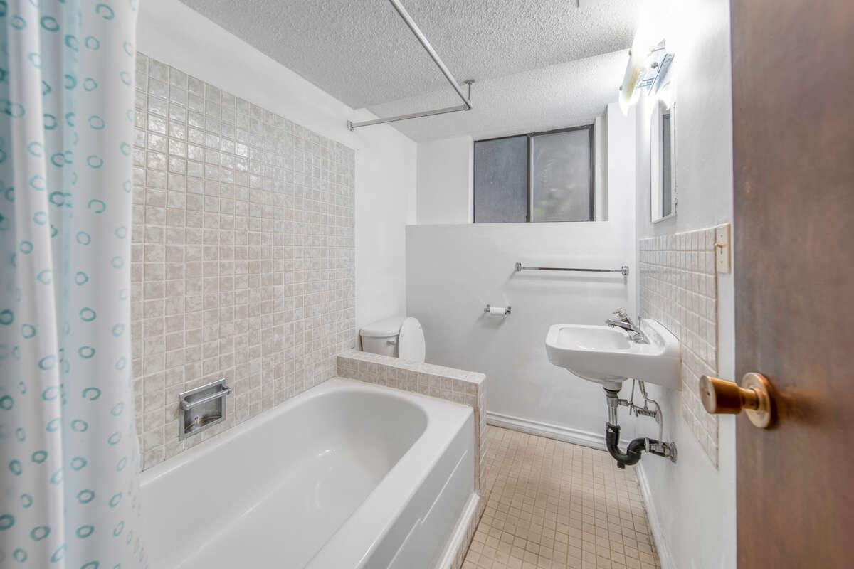 Listing image of 692 ALPINE COURT