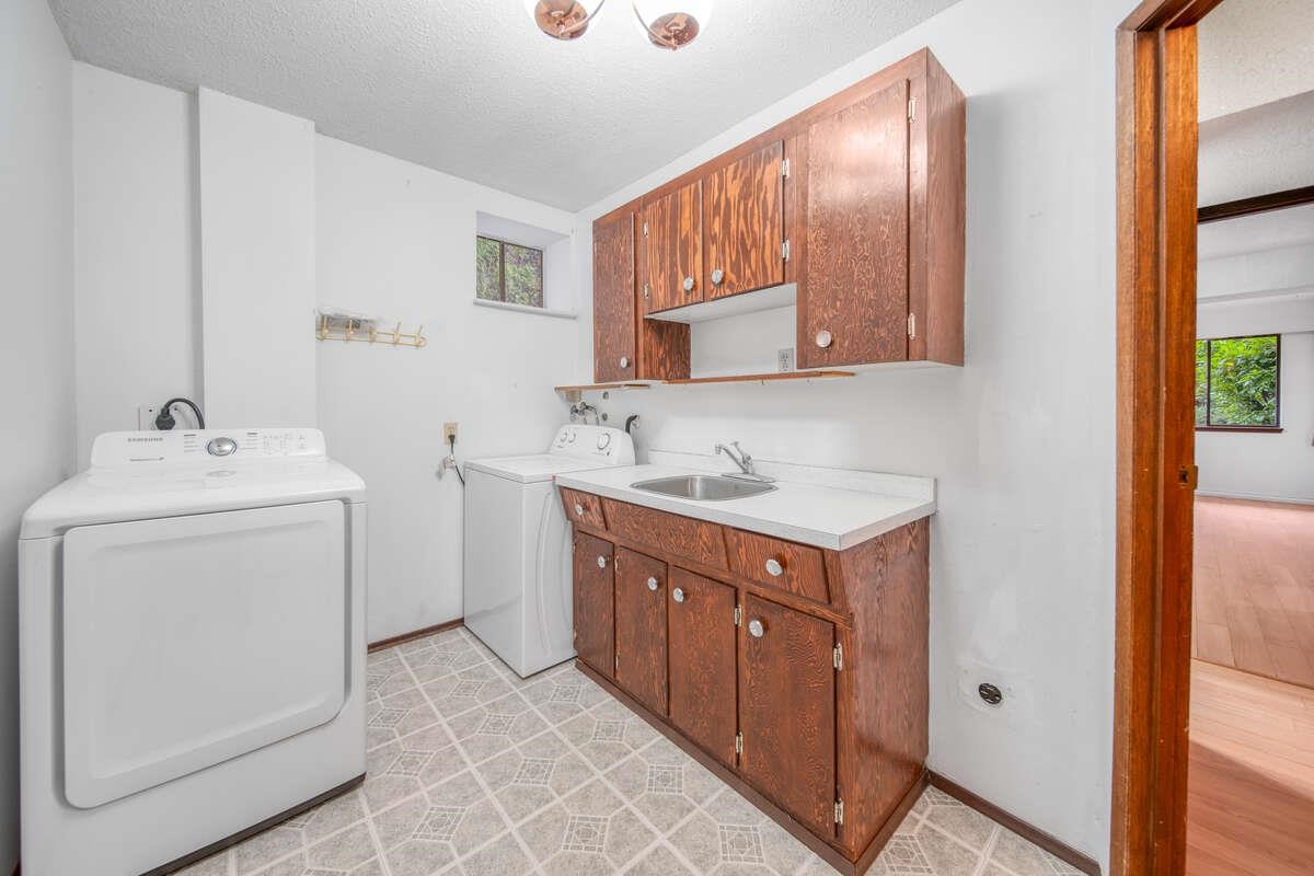 Listing image of 692 ALPINE COURT