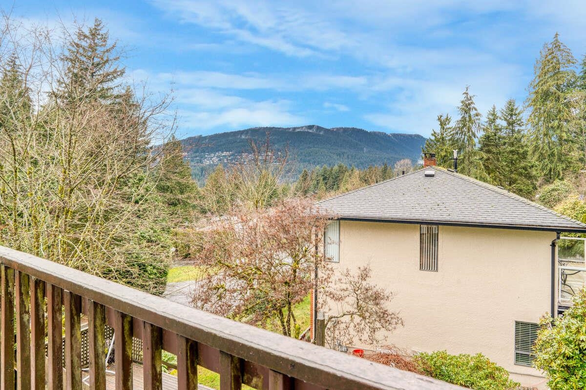 Listing image of 692 ALPINE COURT