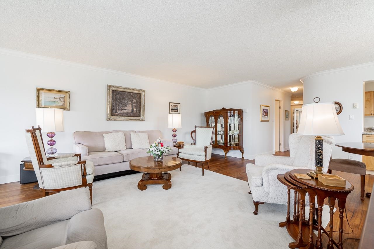 Listing image of 301 2203 BELLEVUE AVENUE