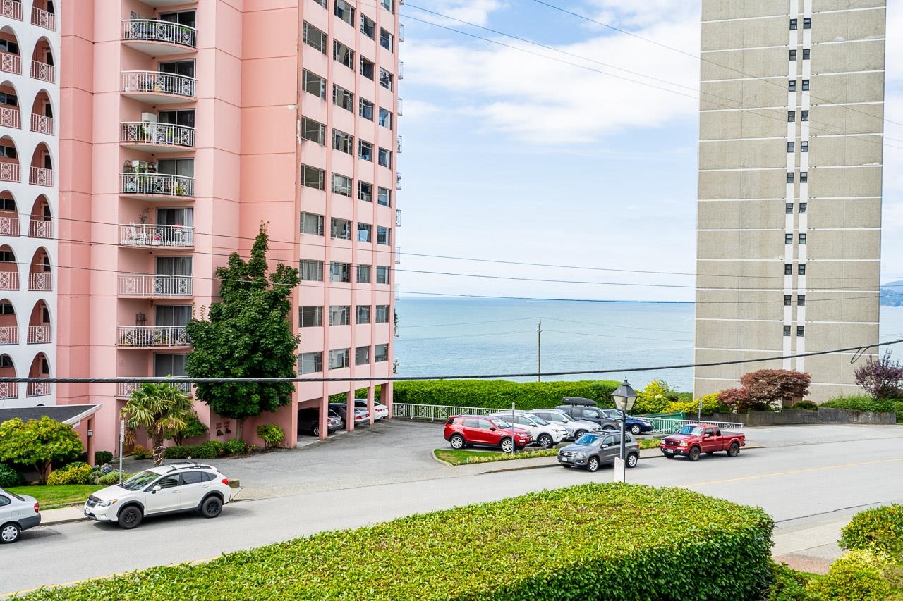 Listing image of 301 2203 BELLEVUE AVENUE