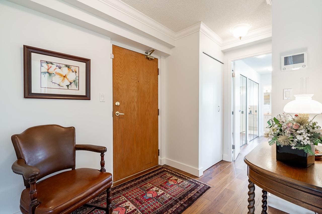 Listing image of 301 2203 BELLEVUE AVENUE