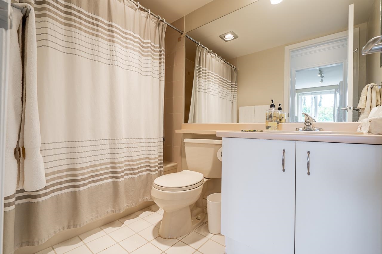 Listing image of 301 2203 BELLEVUE AVENUE
