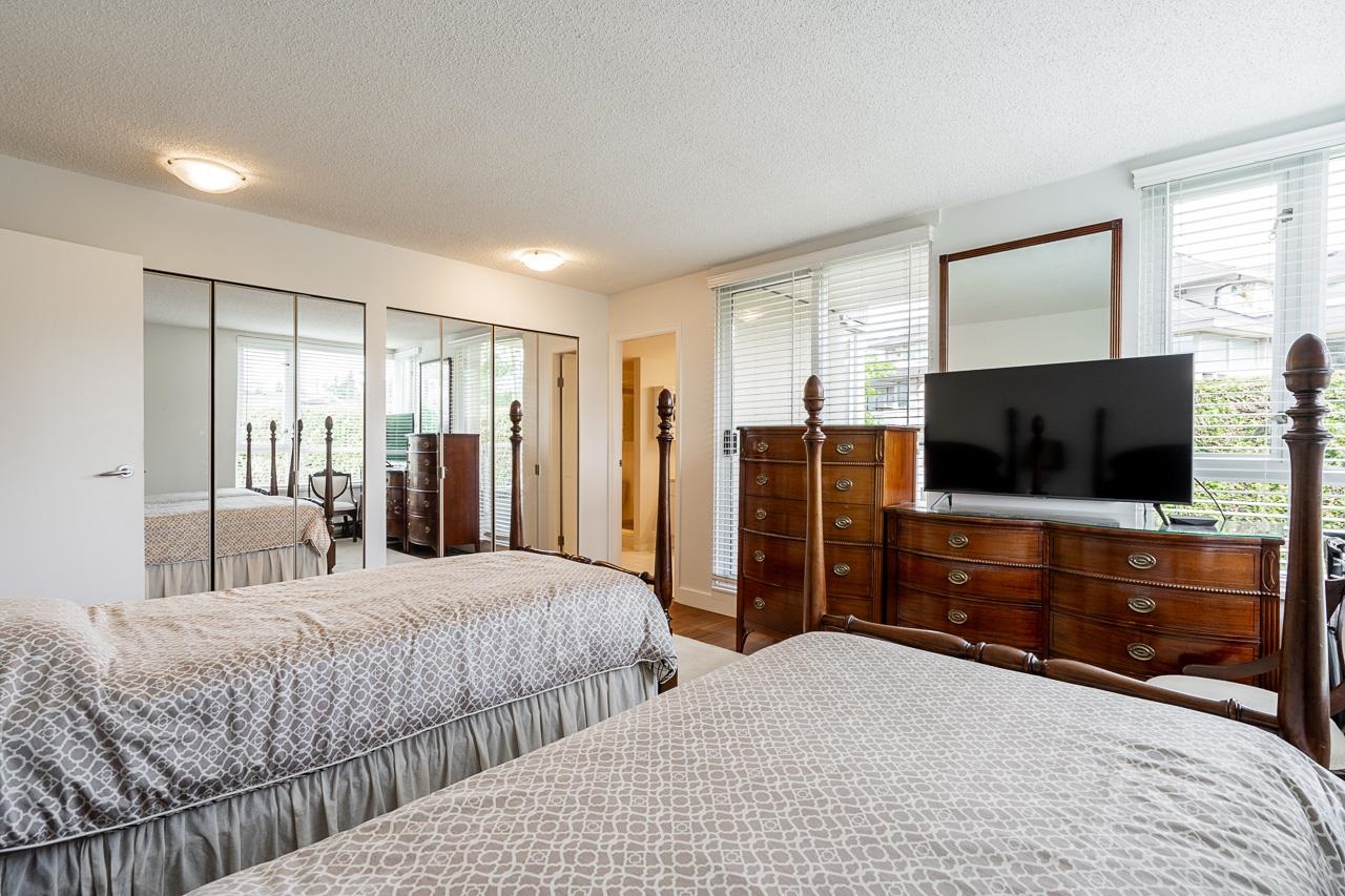 Listing image of 301 2203 BELLEVUE AVENUE