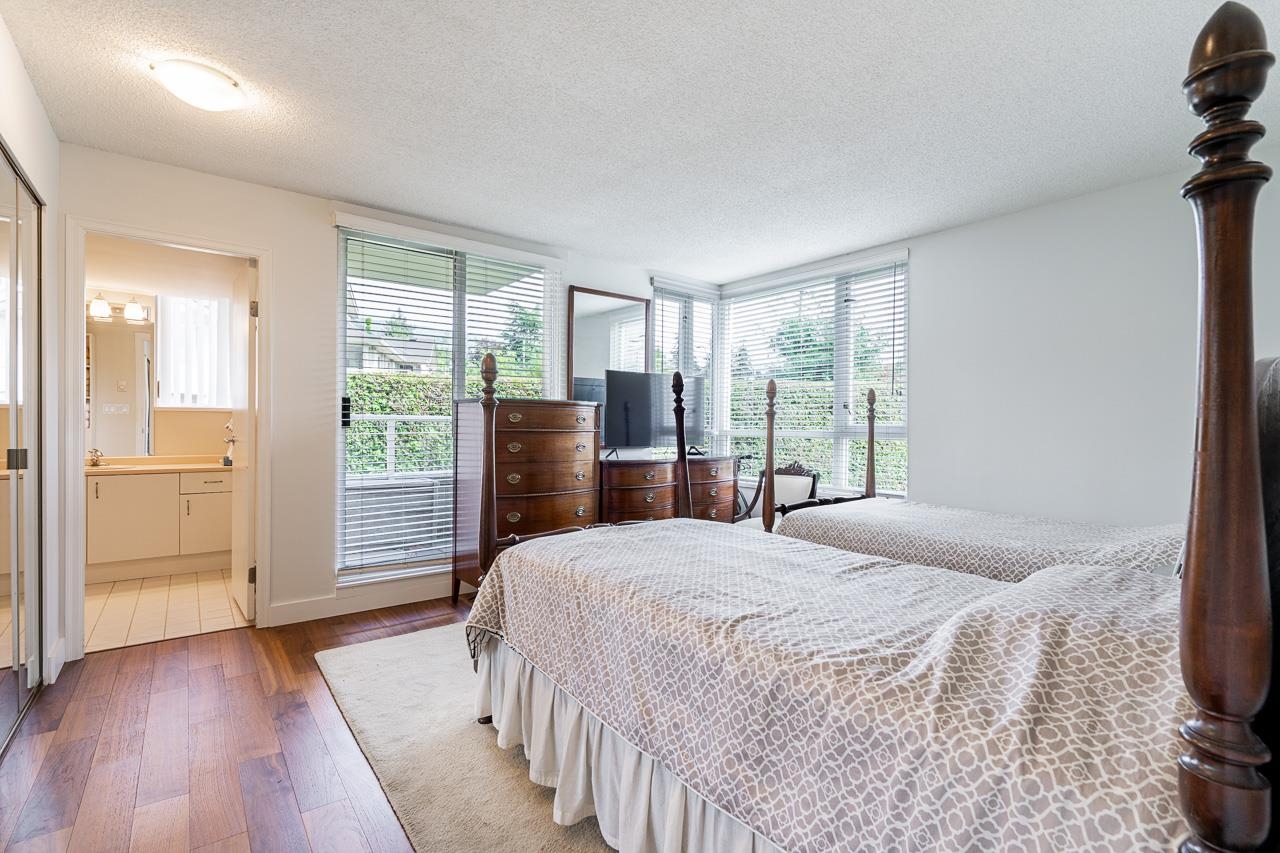 Listing image of 301 2203 BELLEVUE AVENUE