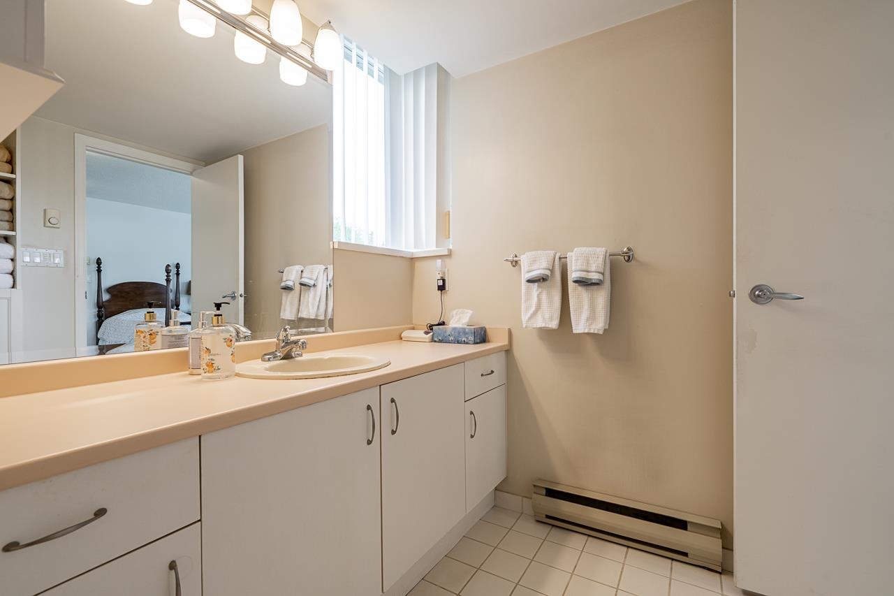 Listing image of 301 2203 BELLEVUE AVENUE