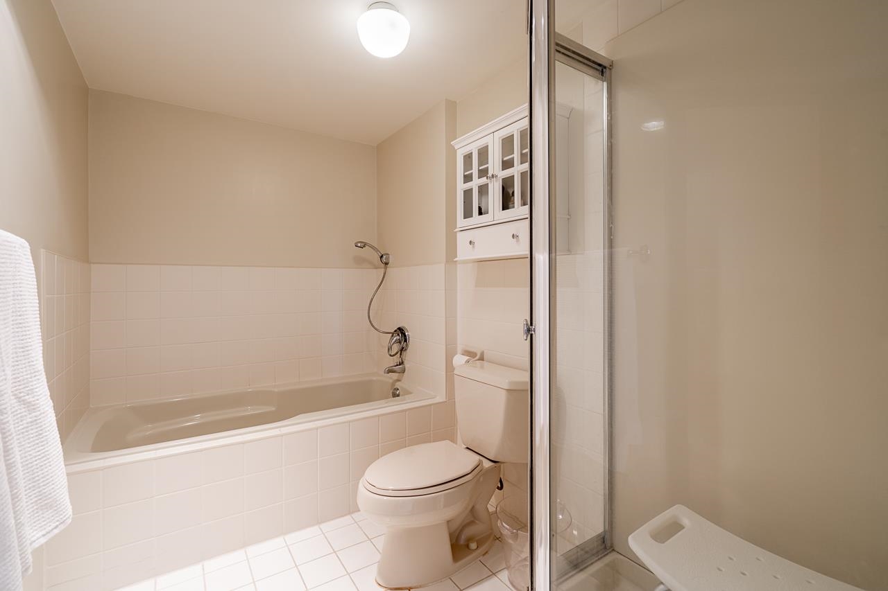 Listing image of 301 2203 BELLEVUE AVENUE