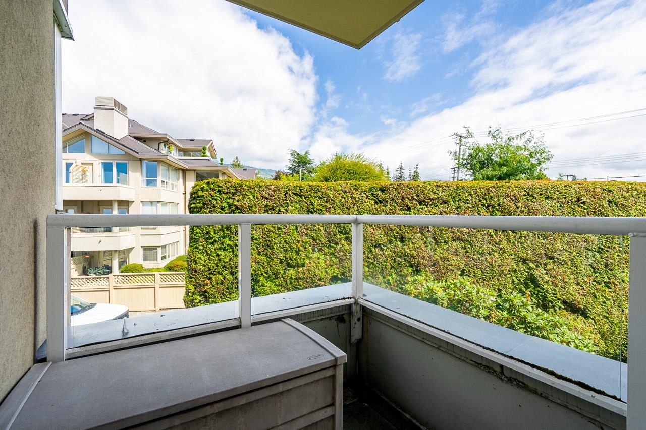 Listing image of 301 2203 BELLEVUE AVENUE