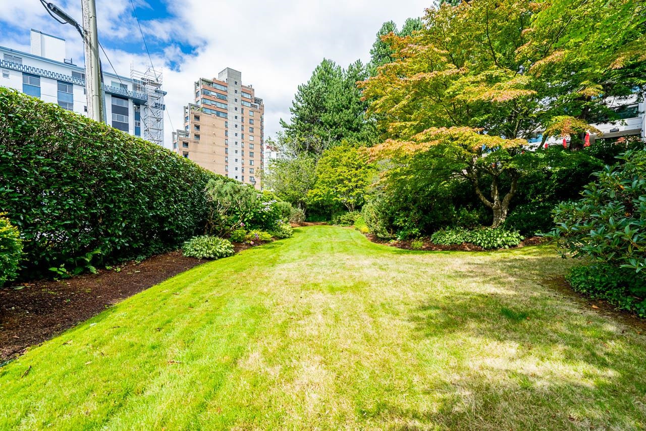 Listing image of 301 2203 BELLEVUE AVENUE