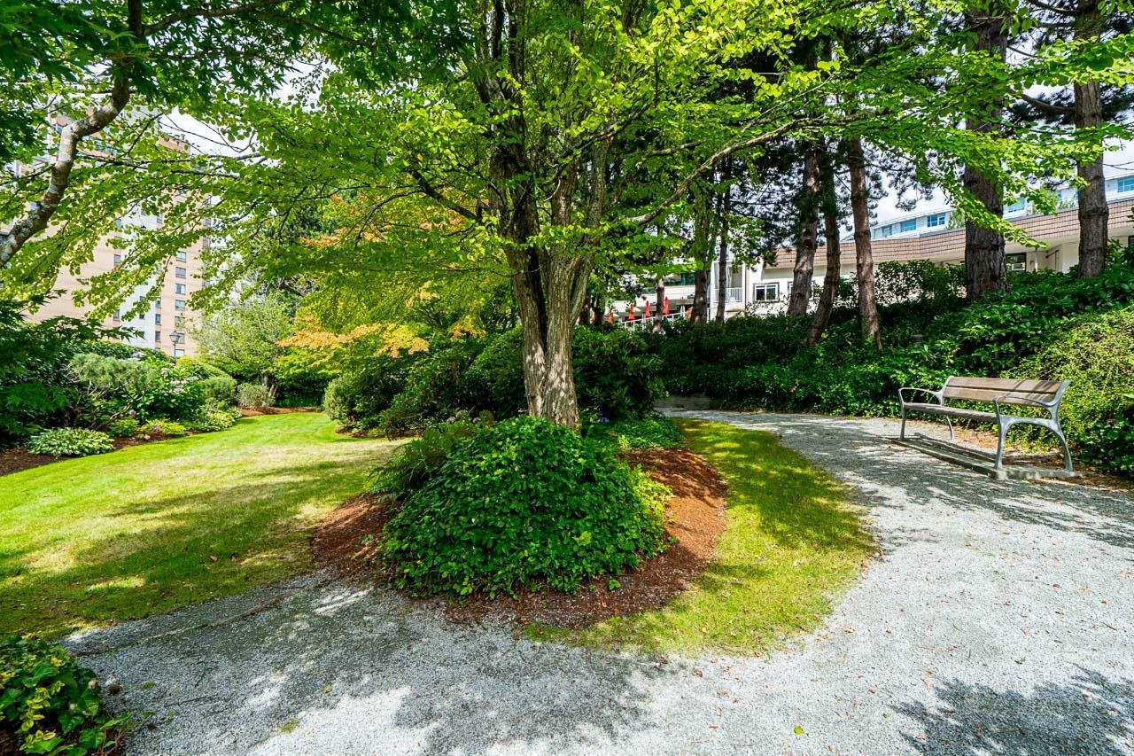 Listing image of 301 2203 BELLEVUE AVENUE