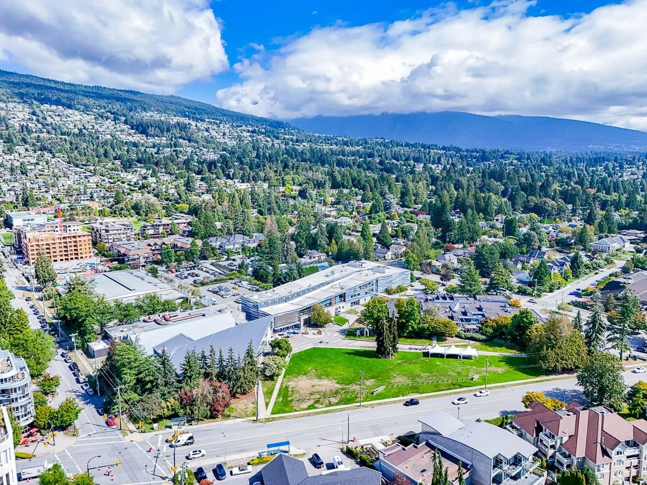 Listing image of 301 2203 BELLEVUE AVENUE