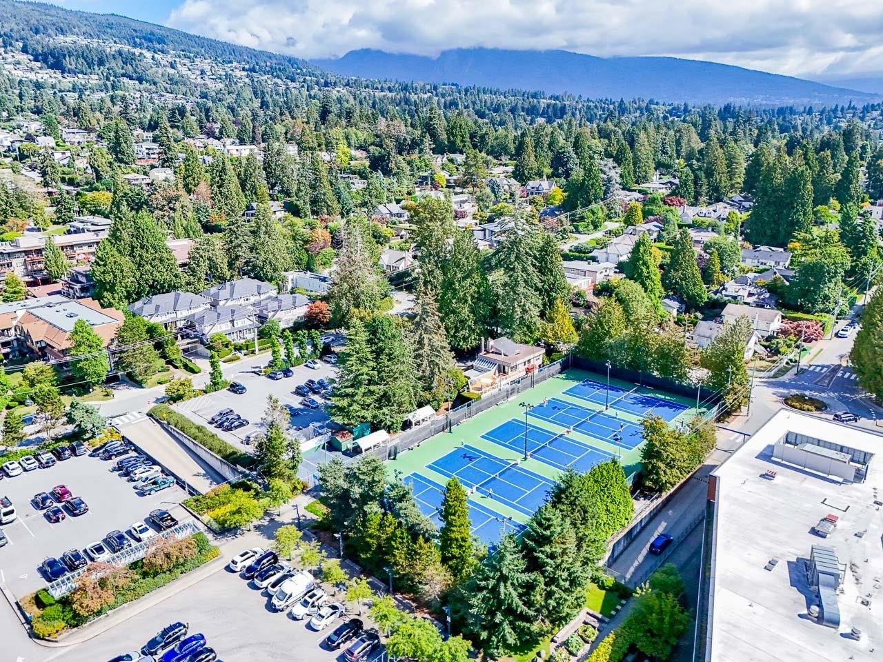 Listing image of 301 2203 BELLEVUE AVENUE