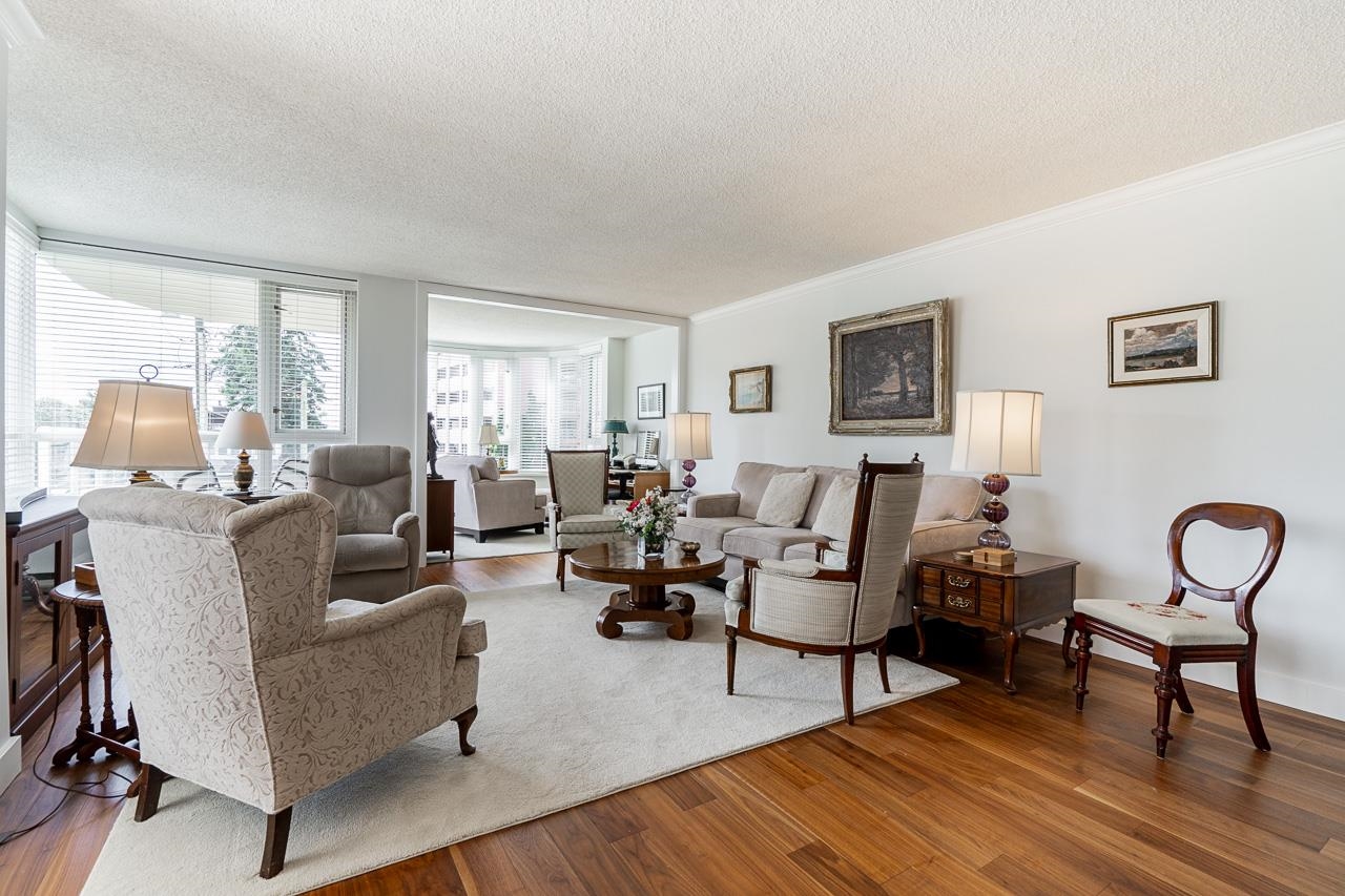 Listing image of 301 2203 BELLEVUE AVENUE
