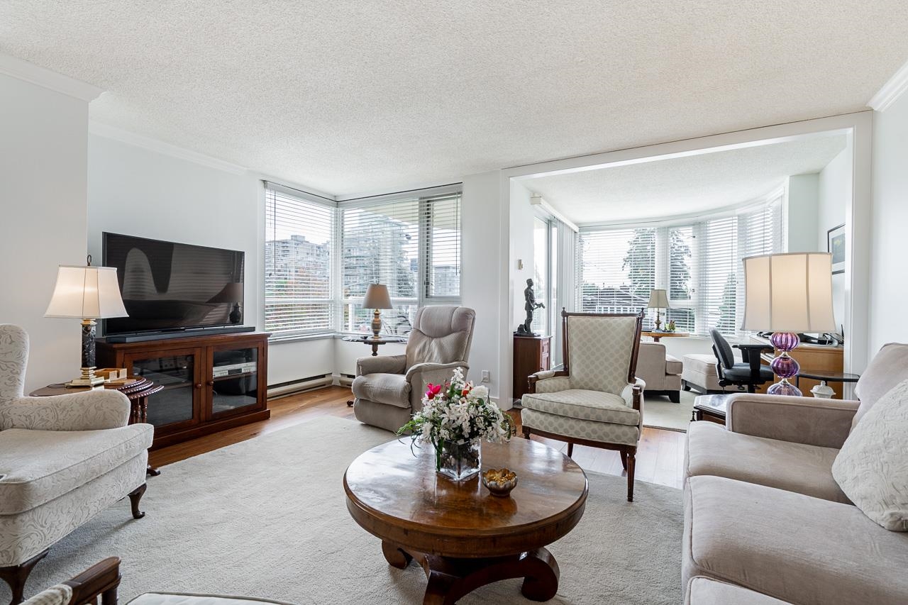 Listing image of 301 2203 BELLEVUE AVENUE