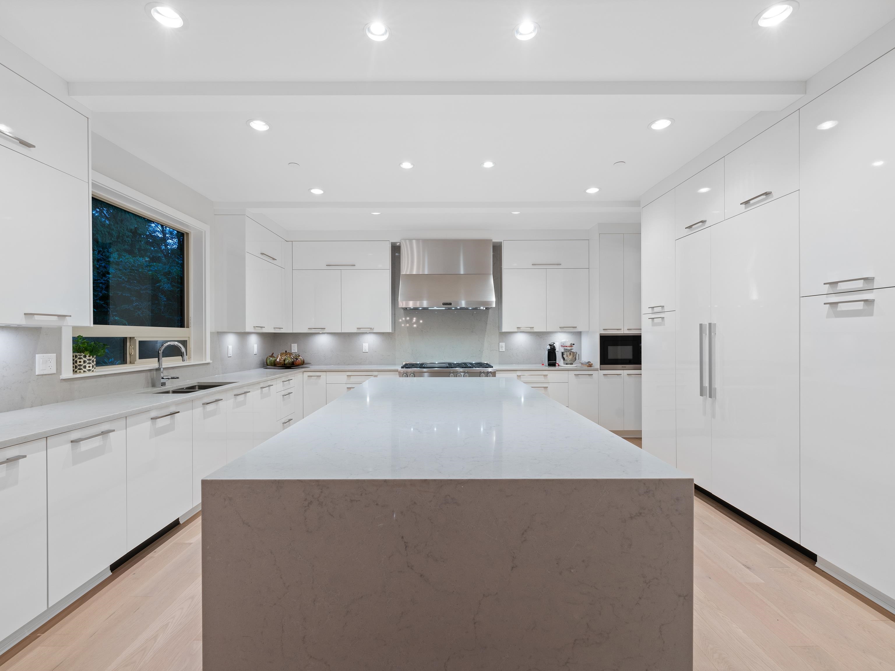 Listing image of 4062 VIRGINIA CRESCENT