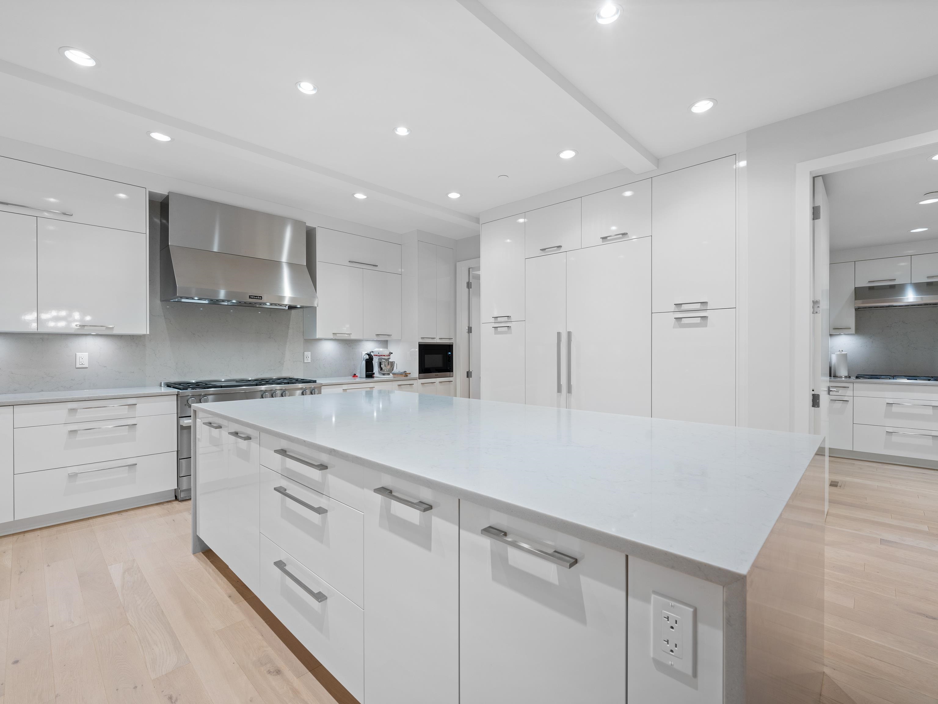 Listing image of 4062 VIRGINIA CRESCENT