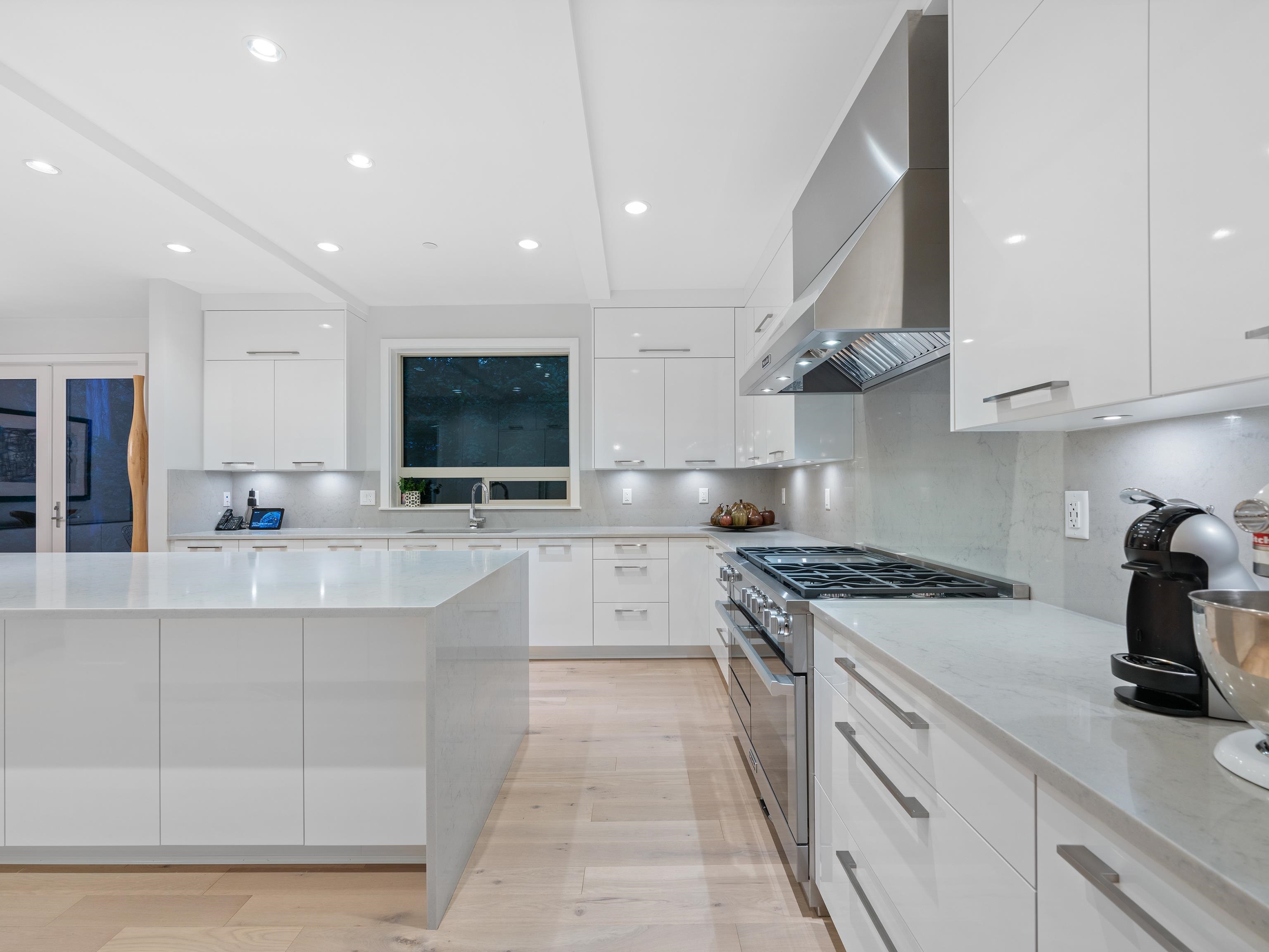 Listing image of 4062 VIRGINIA CRESCENT