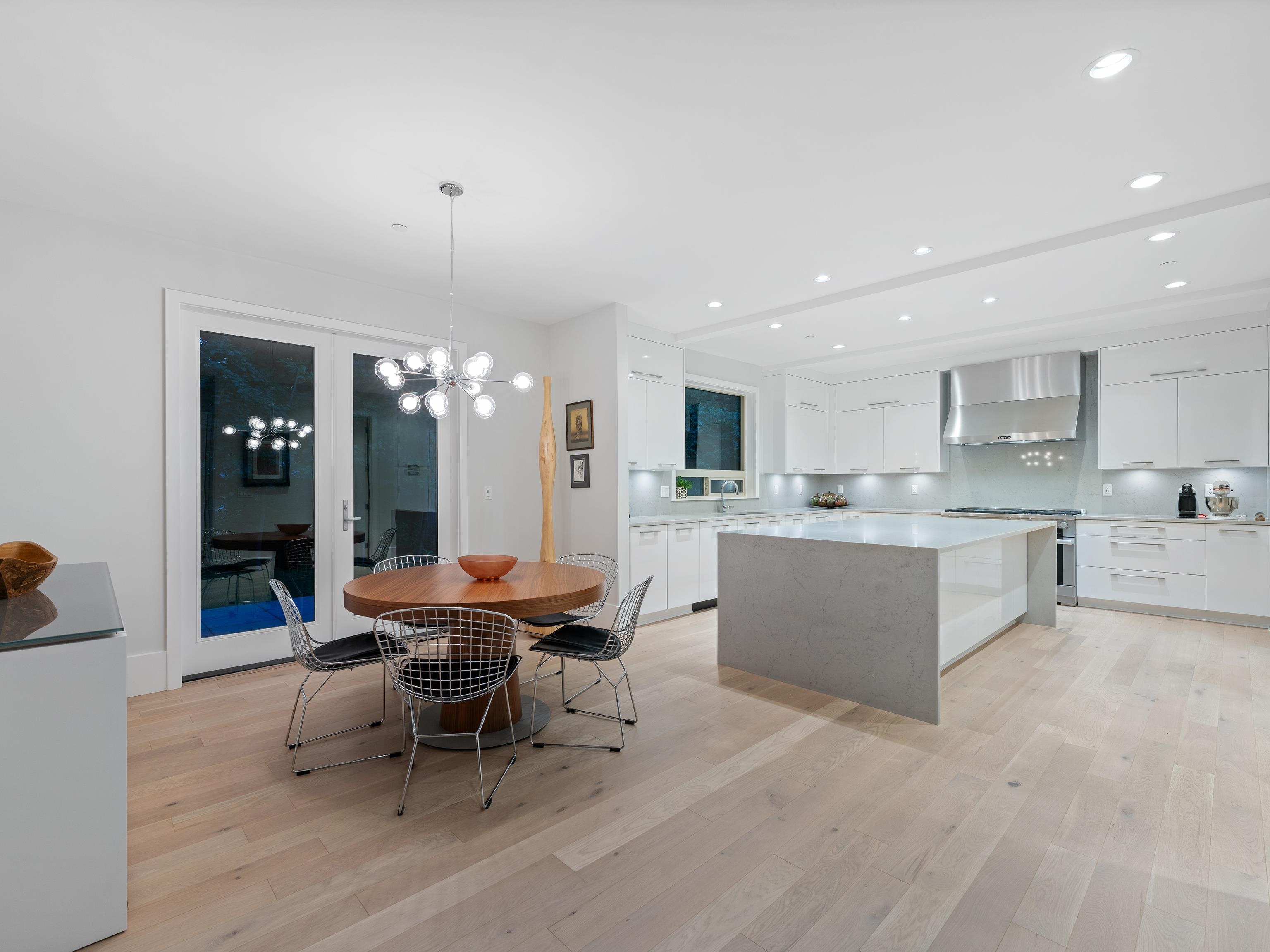 Listing image of 4062 VIRGINIA CRESCENT
