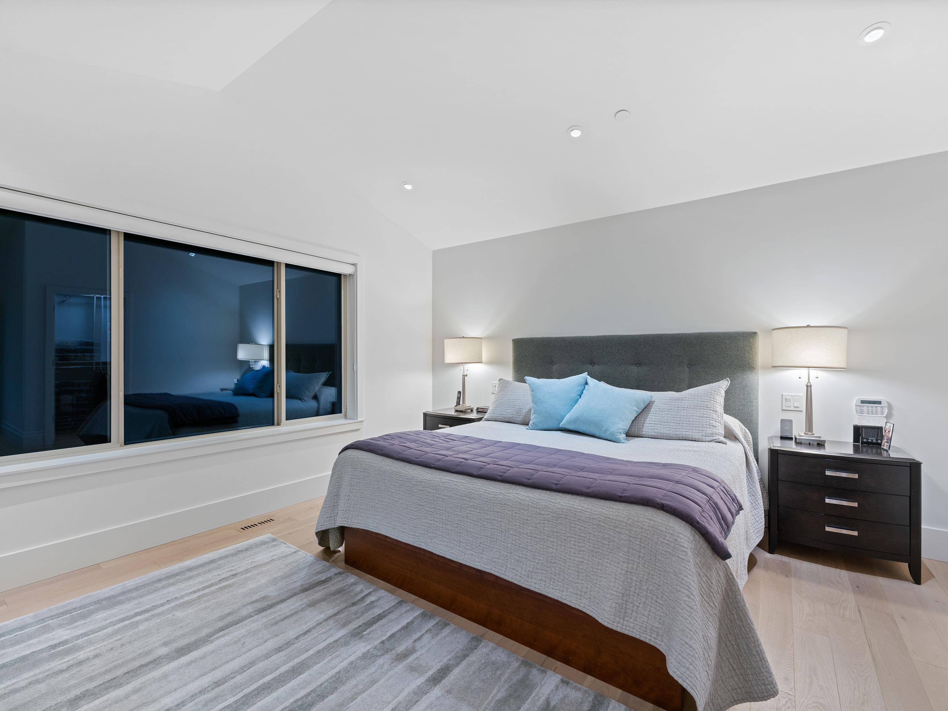Listing image of 4062 VIRGINIA CRESCENT